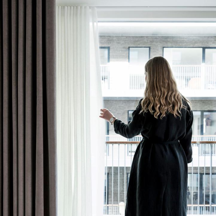 Eksklusive lange gardiner i hotelstil er en af store trends!